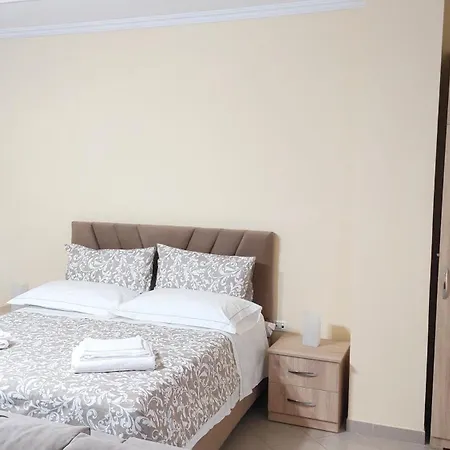 La Casa Di Pina 아파트 티라나