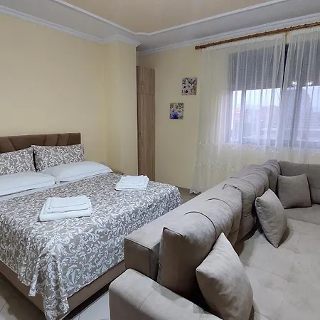 La Casa Di Pina * 티라나