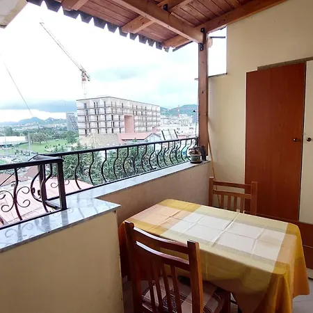 아파트 La Casa Di Pina 티라나